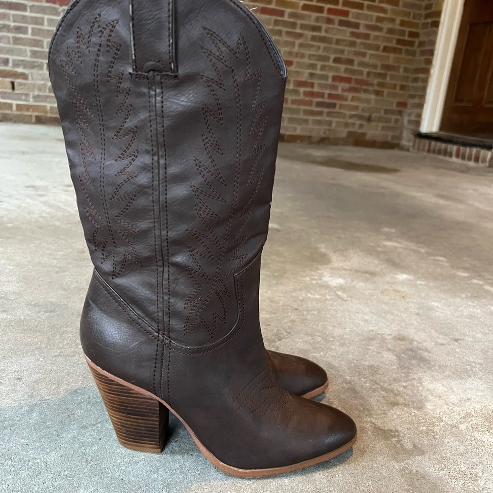 Brown heeled cowgirl boots, good condition! - Picture 5 of 6